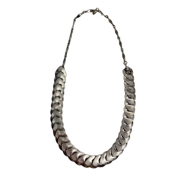 Vintage Silver Tone Articulated Ribbed Textured Hook Closure Necklace - Picture 1 of 8